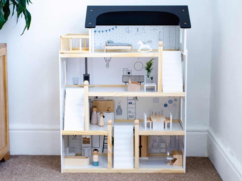 Woud toediening Slaapkamer Petite Amélie Wooden Dolls House review – Natural Beauty with Baby