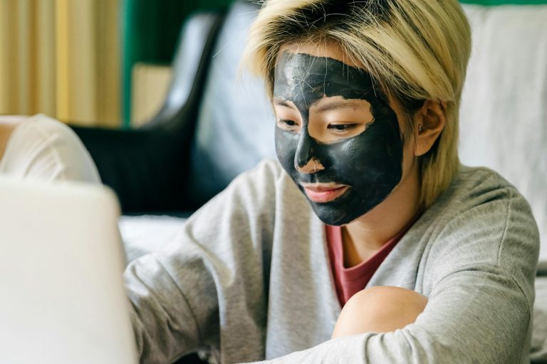 Top benefits of using a cleansing face mask in your skincare routine
